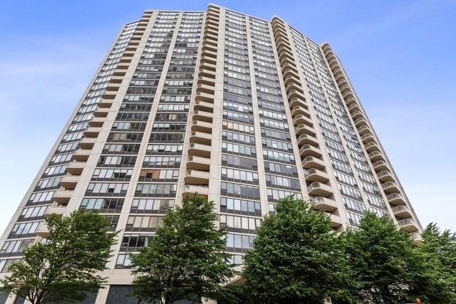 Property Photo:  3930 North Pine Grove Avenue 907  IL 60613 