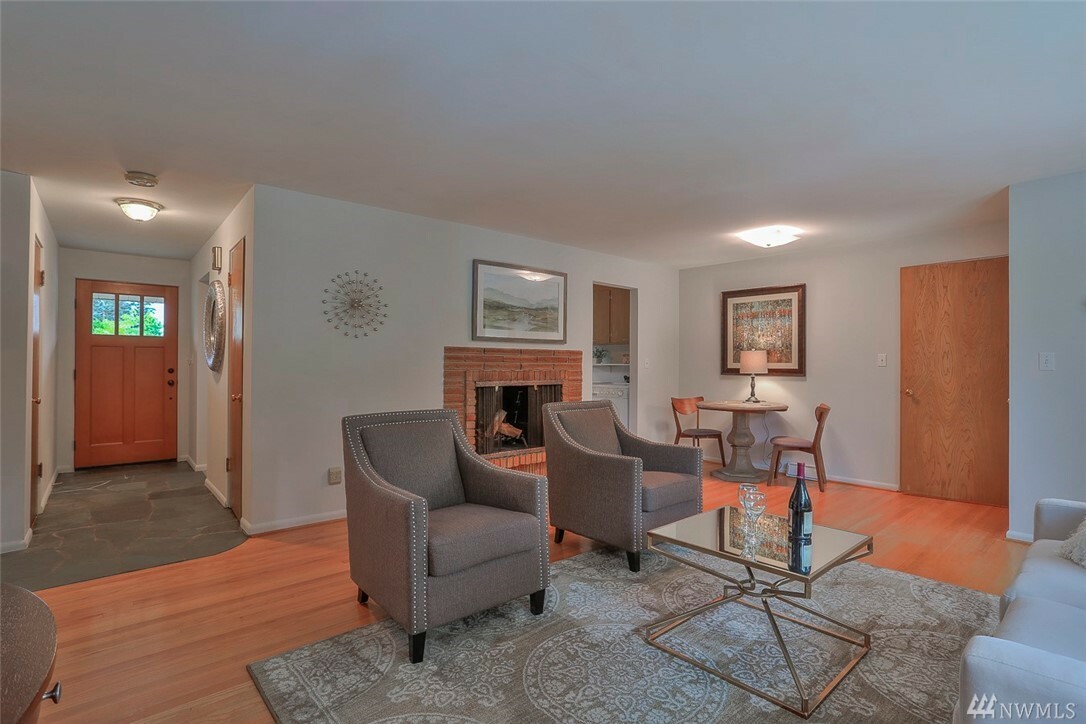 Property Photo: 414 N 143rd St WA 98133