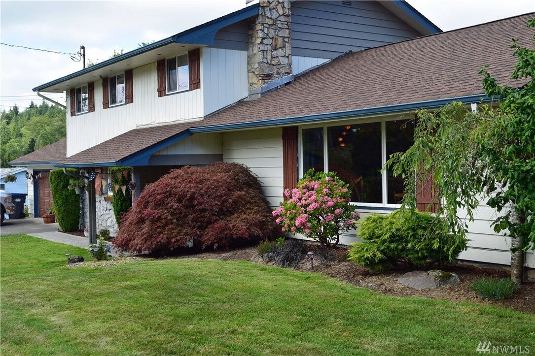 Property Photo:  1120 N Fairfield St  WA 98520 