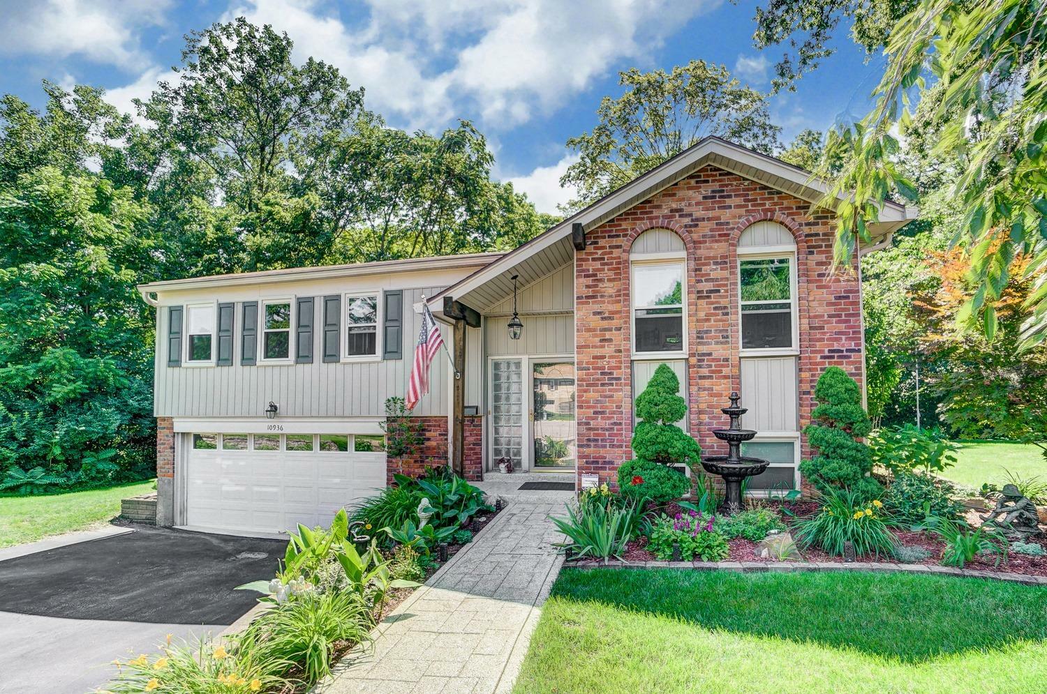 Property Photo: 10936 Bridlepath Lane OH 45241