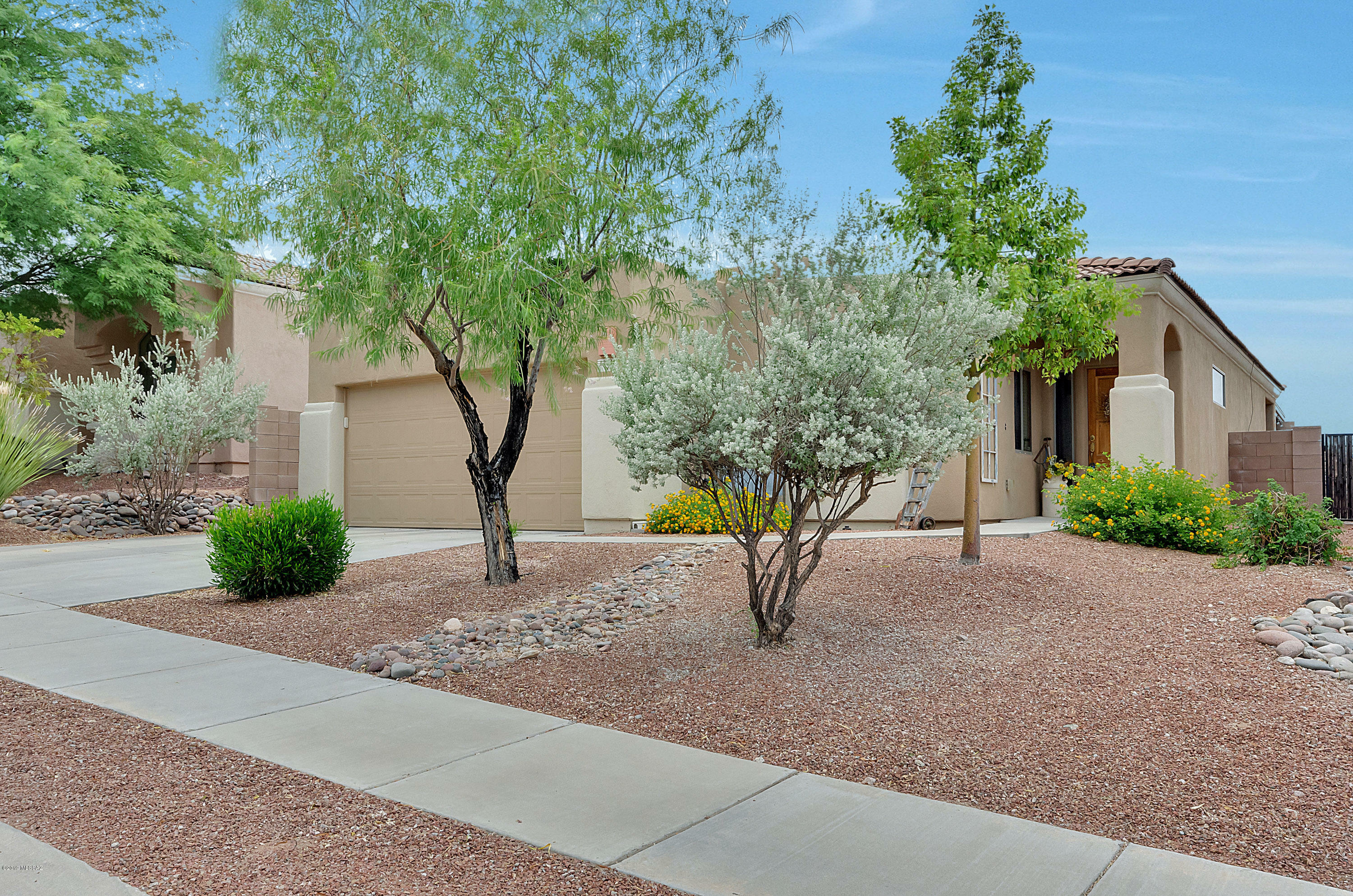 Property Photo: 13734 E High Plains Ranch Street AZ 85641