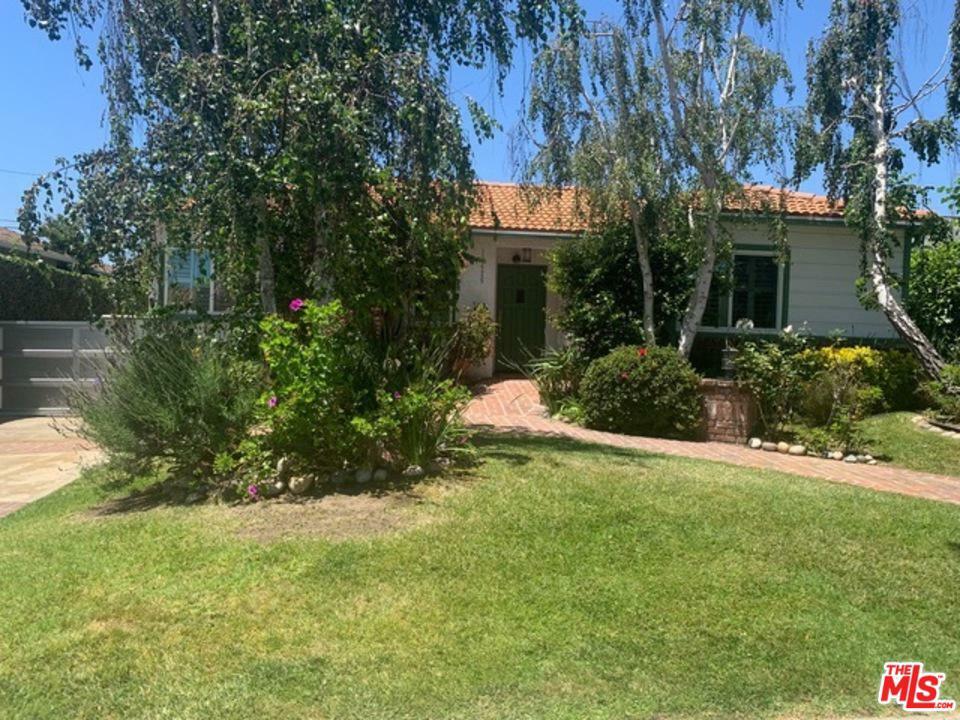 Property Photo:  12425 Everglade St  CA 90066 