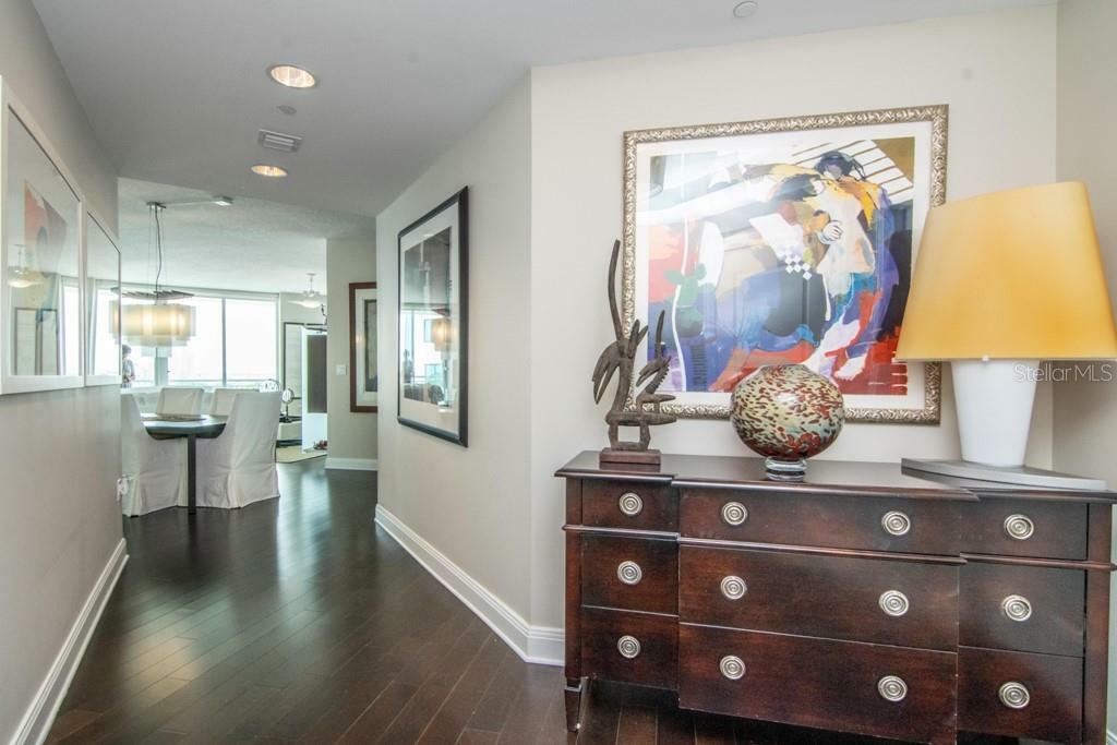 Property Photo:  450 Knights Run Avenue 602  FL 33602 