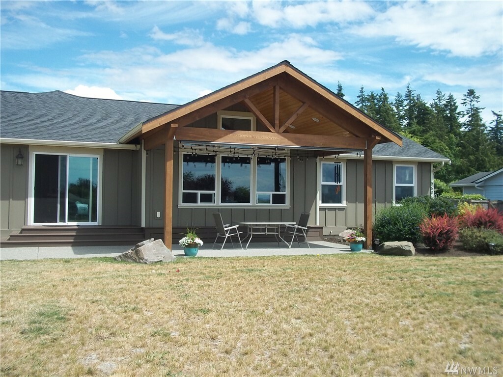 Property Photo:  950 Karen Ann Dr  WA 98282 