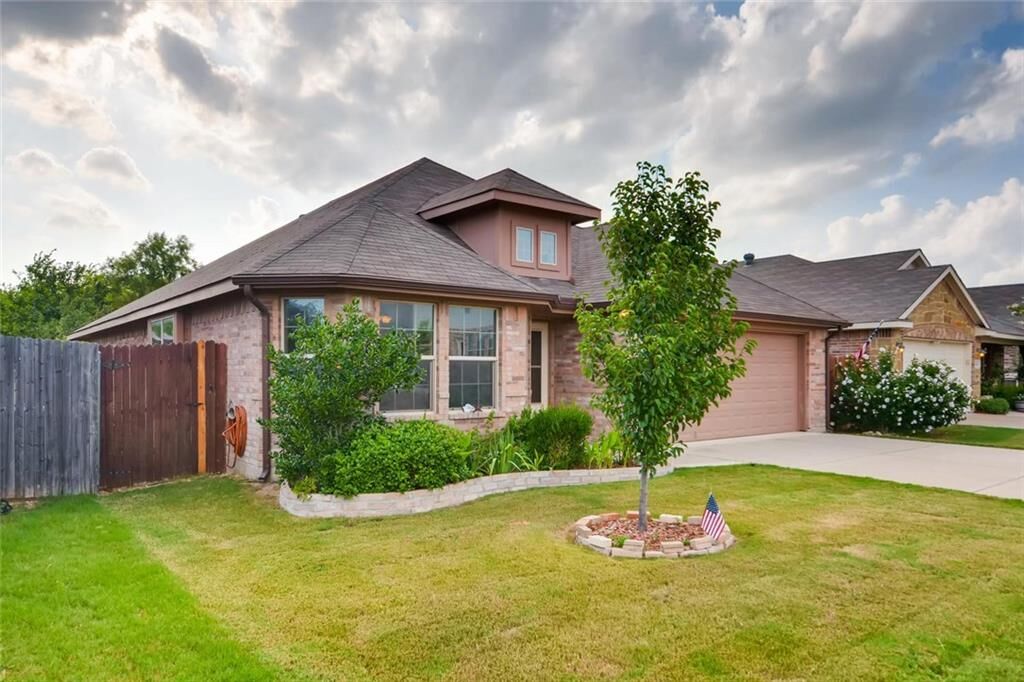 Property Photo: 6933 Meandering Creek Lane TX 76179