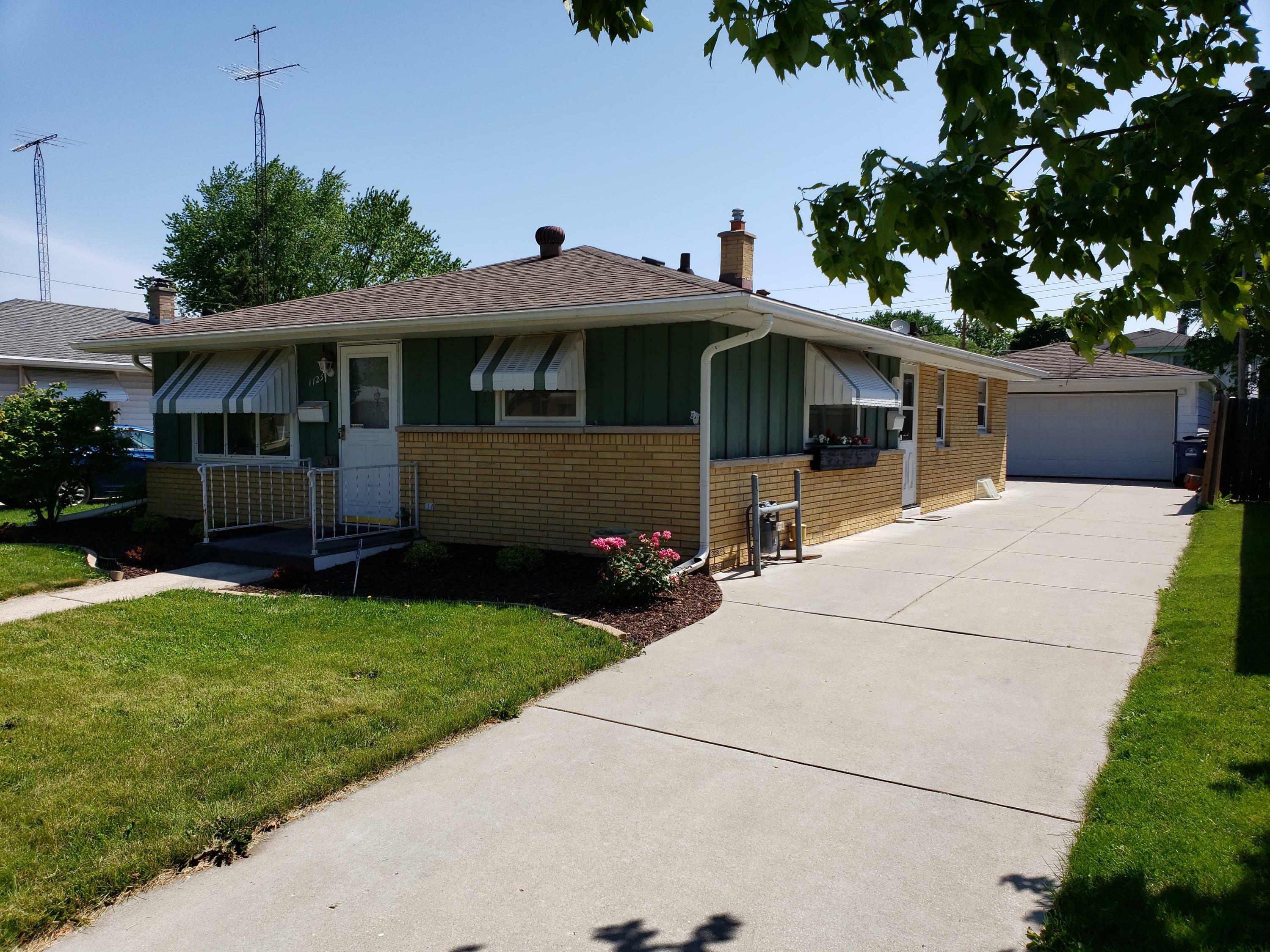 Property Photo:  1723 West Lawn Ave  WI 53405 