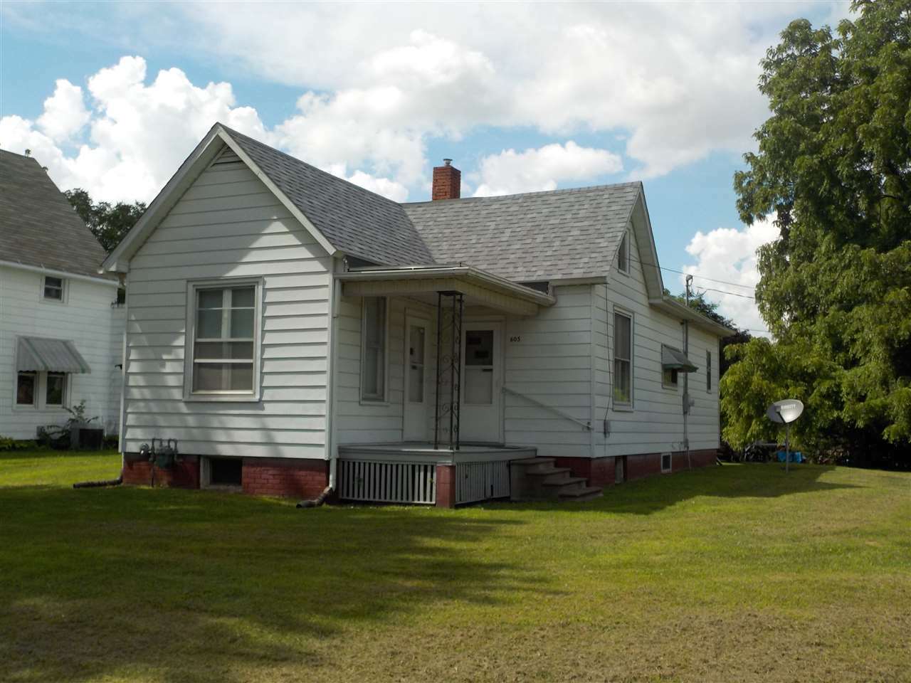 Property Photo:  605 Vanwinkle  IL 61520 