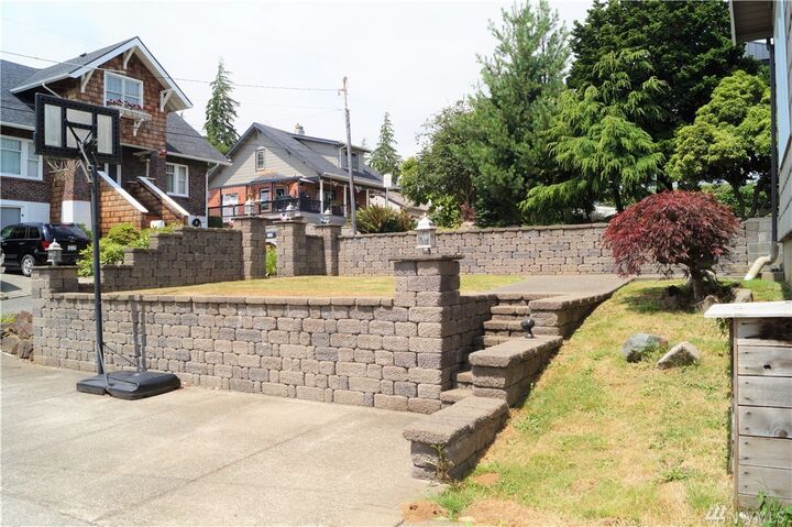 Property Photo: 950 N Division St WA 98520