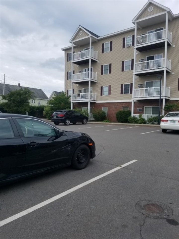 Property Photo:  18 Harbor Avenue 207  NH 03060 