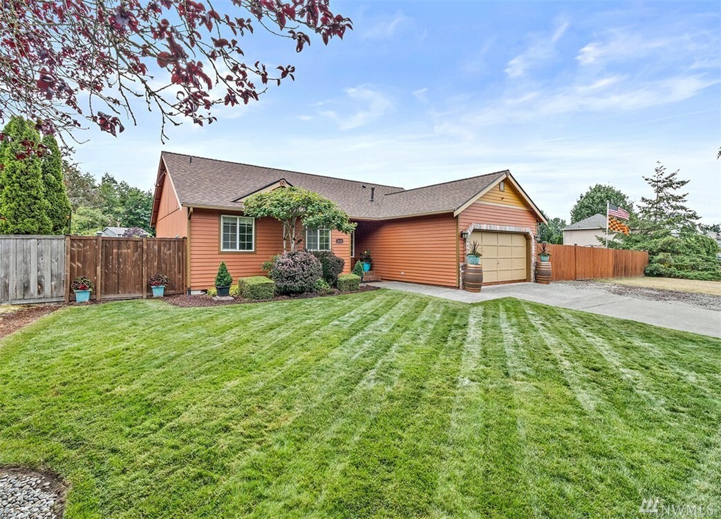 Property Photo: 2618 20th St SE WA 98374