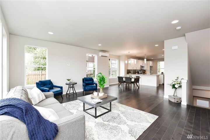 Property Photo: 1010 Unit A Maple Ave WA 98290