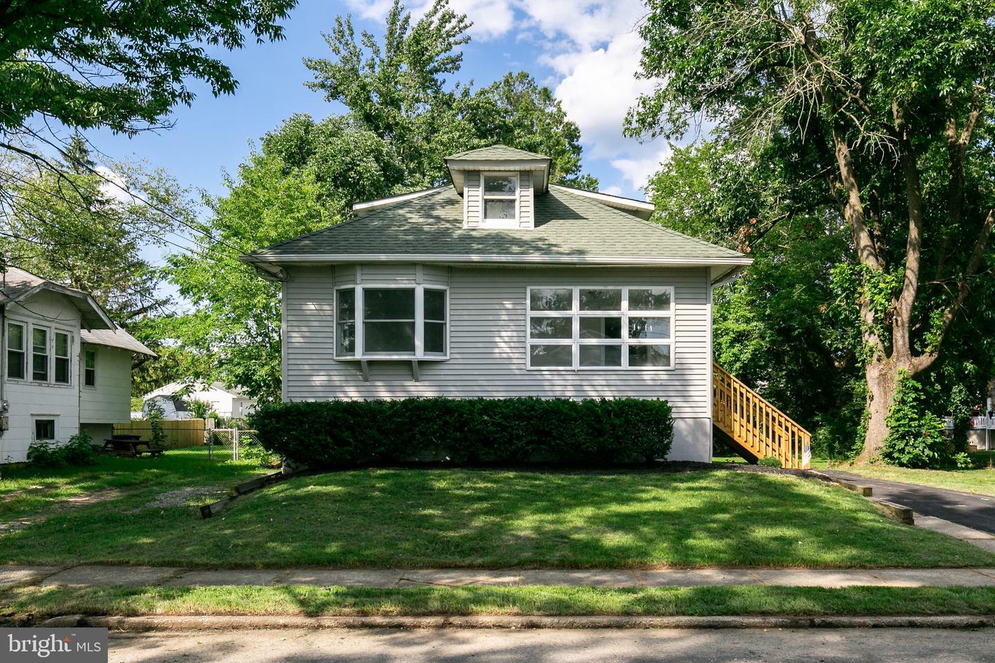 Property Photo:  221 Spruce Avenue  NJ 08052 