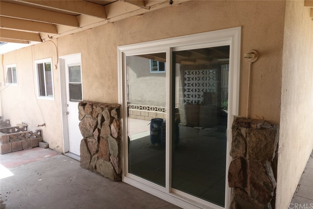 Property Photo: 1576 W Kingman Street CA 92411