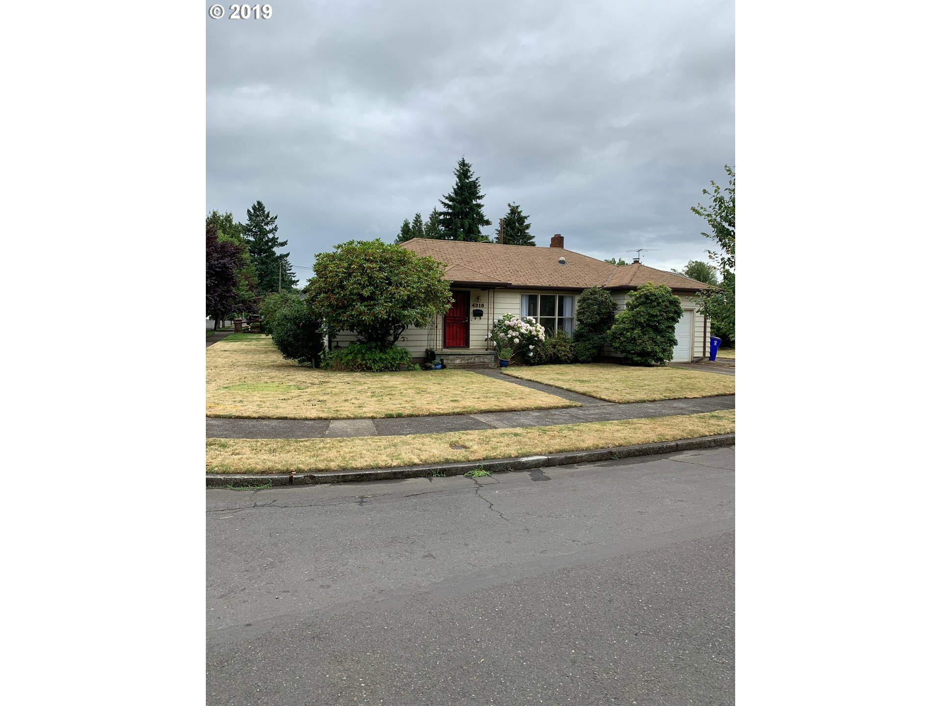 Property Photo: 4318 SE Malden St OR 97206