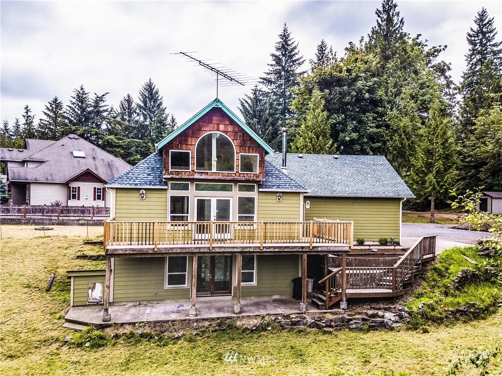 Property Photo:  15210 259th Avenue Ct E  WA 98321 