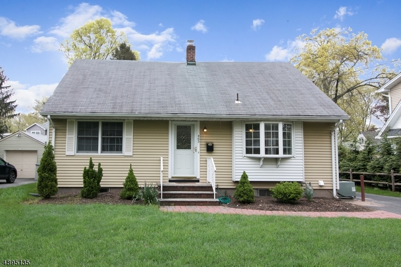 Property Photo:  463 S Pleasant Ave  NJ 07450 