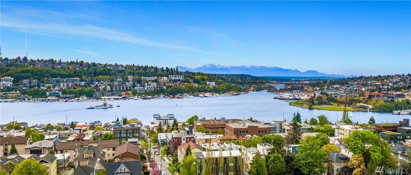 Property Photo: 2307 Broadway E WA 98102