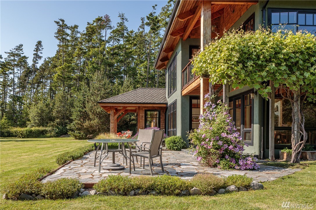 Property Photo: 1051 Lopez Rd WA 98261