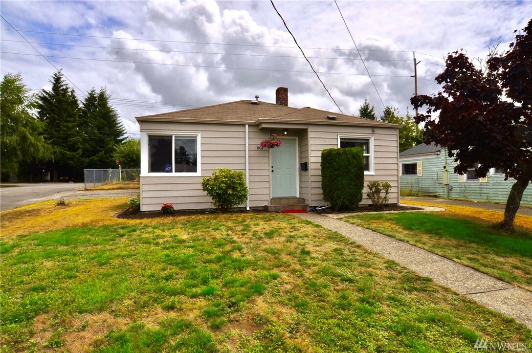 Property Photo:  801 S Hawthorne St  WA 98465 