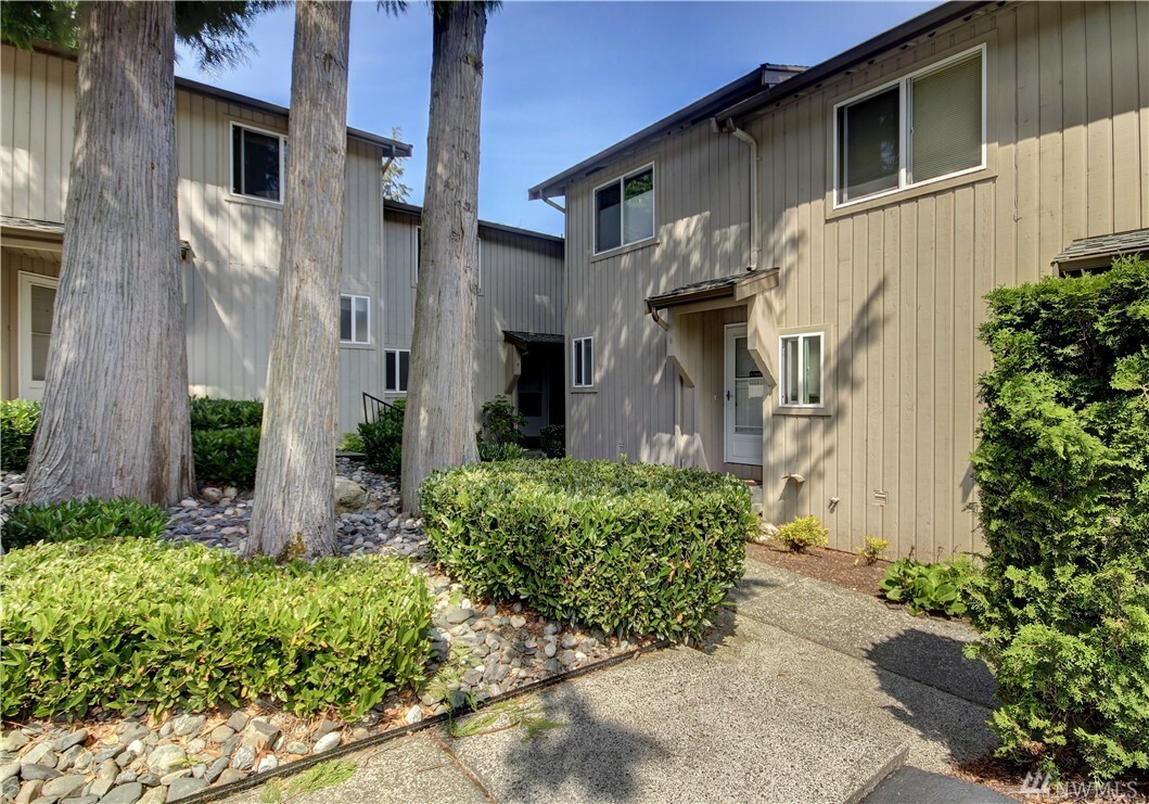 Property Photo:  1305 W Clearbrook Dr 9  WA 98229 