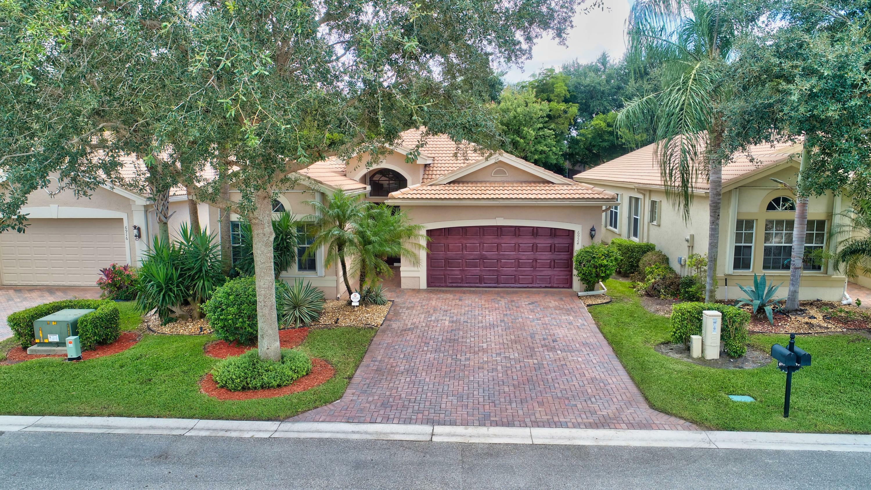 Property Photo:  6924 Belmont Shore Drive  FL 33446 