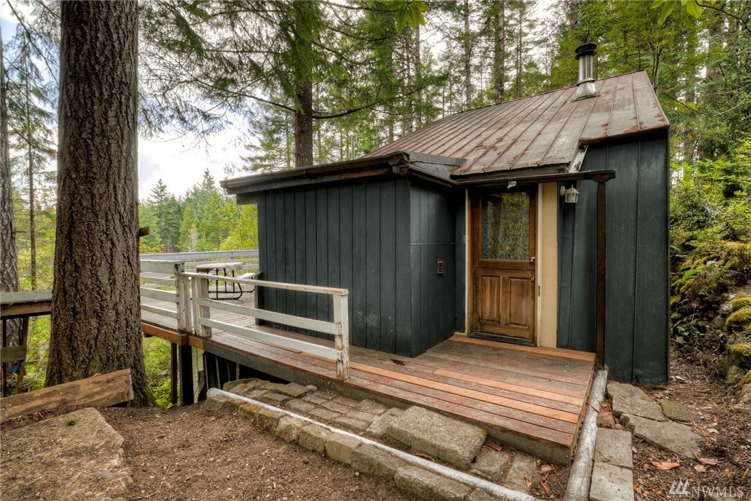 Property Photo:  191 NE Circle Dr  WA 98588 