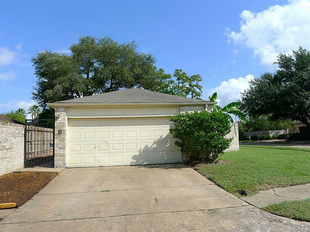 Property Photo:  11834 S Youngwood Lane  TX 77043 