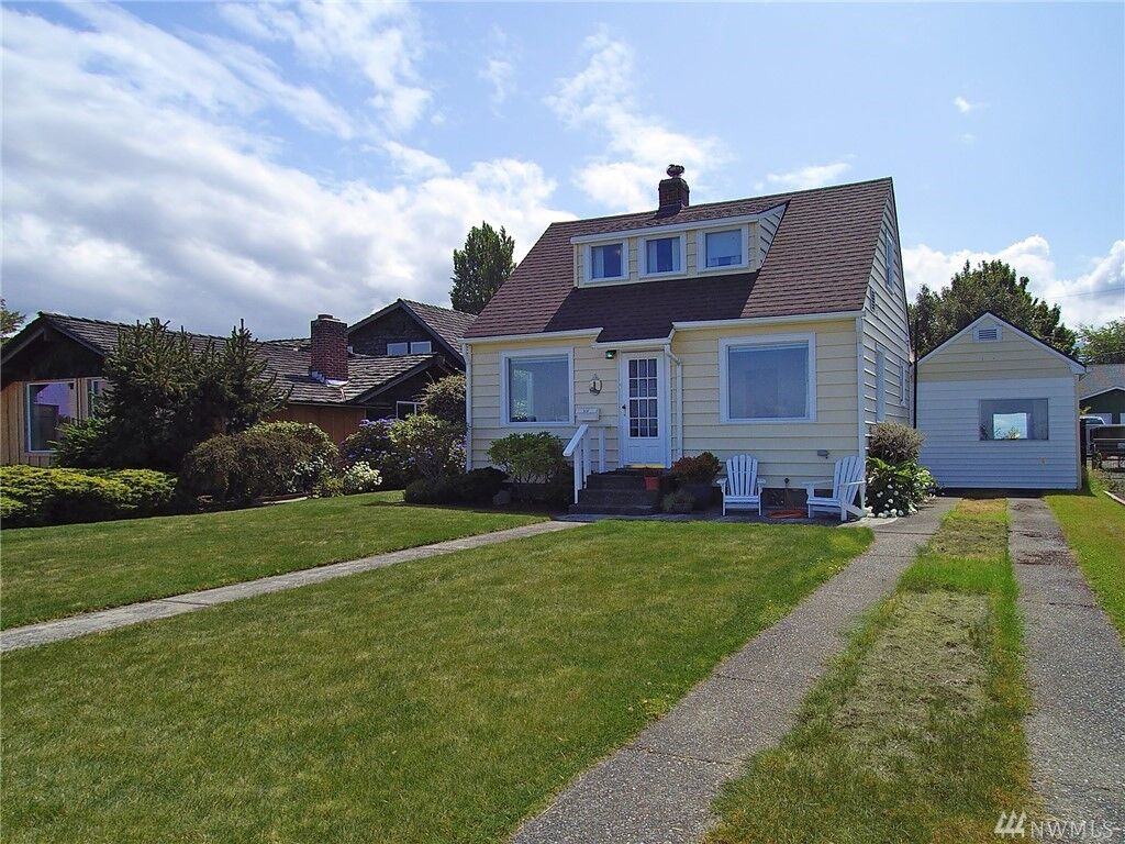 Property Photo: 524 W 3rd St WA 98362