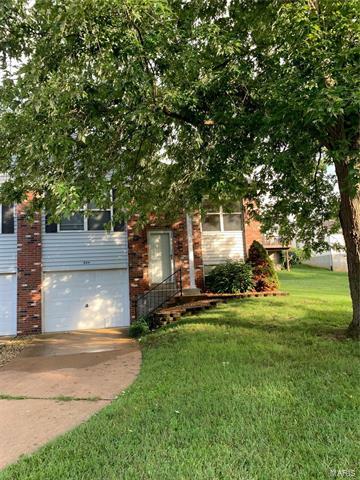 Property Photo:  844 Edgewood Drive   63010 