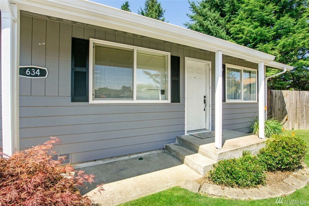 Property Photo:  634 Natalie Place  WA 98022 