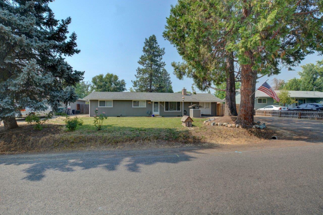 Property Photo:  2043 Archer Drive  OR 97501 