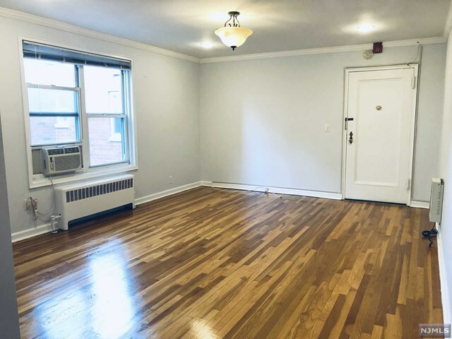 Property Photo:  2320 Linwood Avenue 5C  NJ 07024 