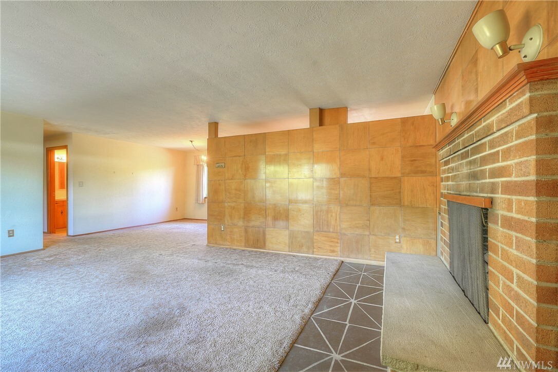 Property Photo: 13011 2nd Av Ct E WA 98445