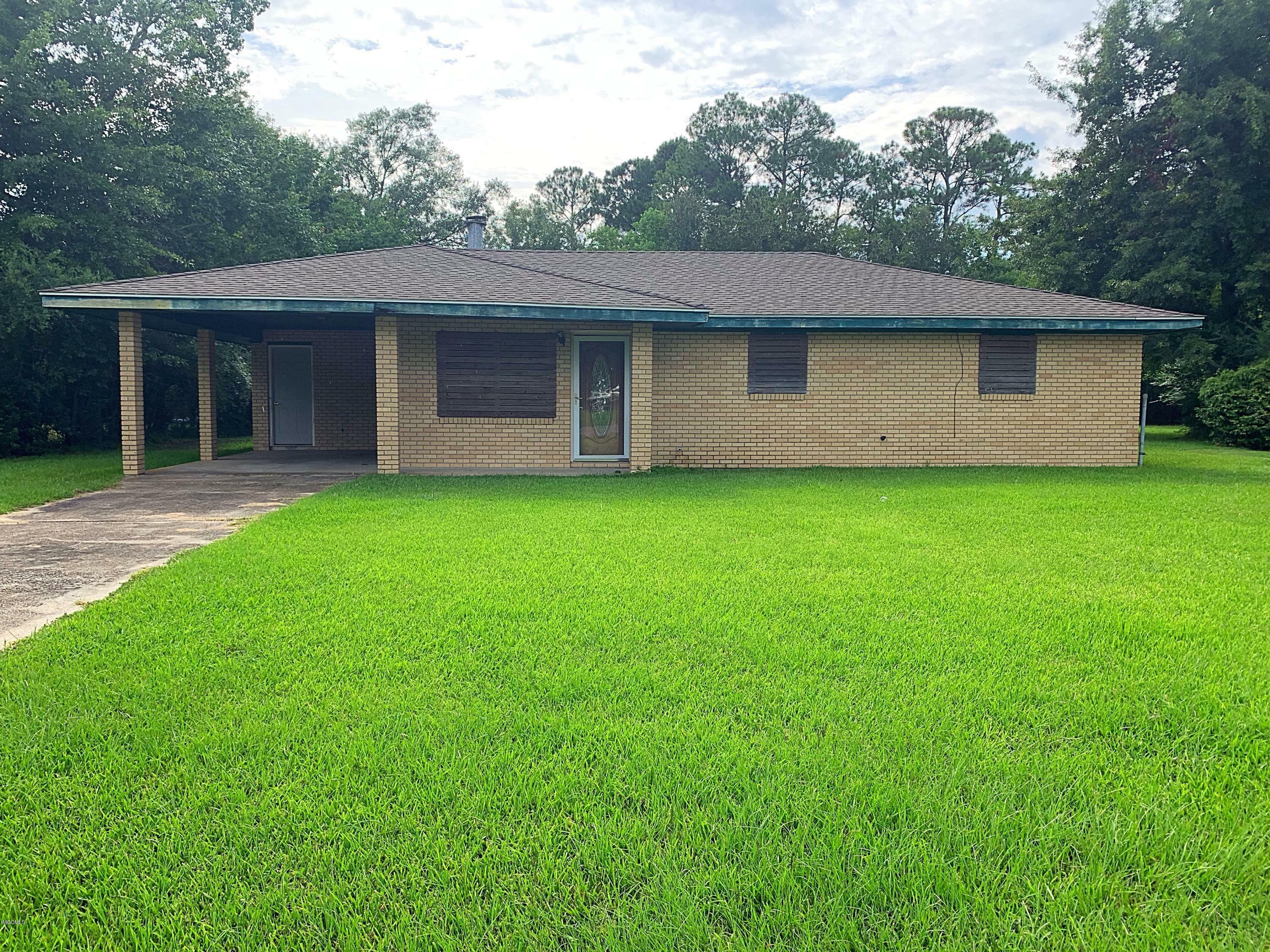 Property Photo:  600 W David Drive  MS 39503 