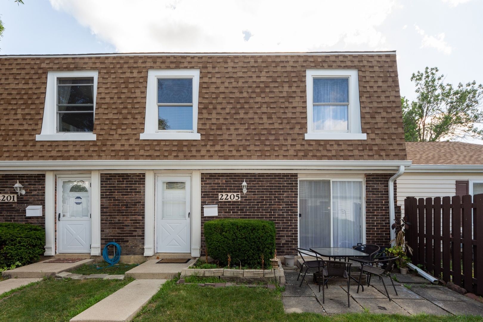 Property Photo:  2205 Brittany Court 18  IL 60194 