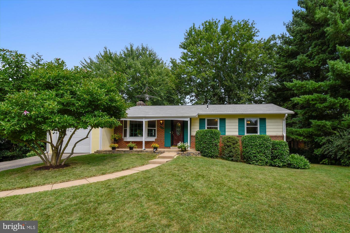 Property Photo:  836 Colvin Court  VA 20170 