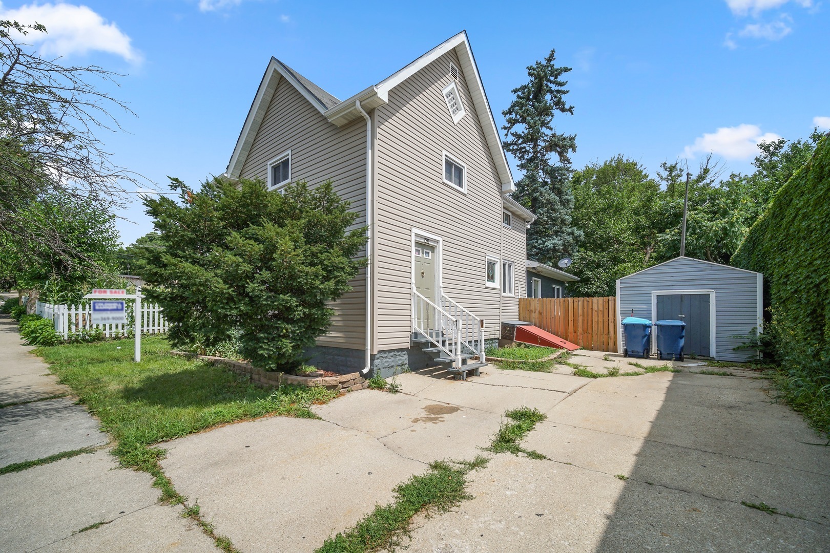 Property Photo:  229 West Benton Street  IL 60506 