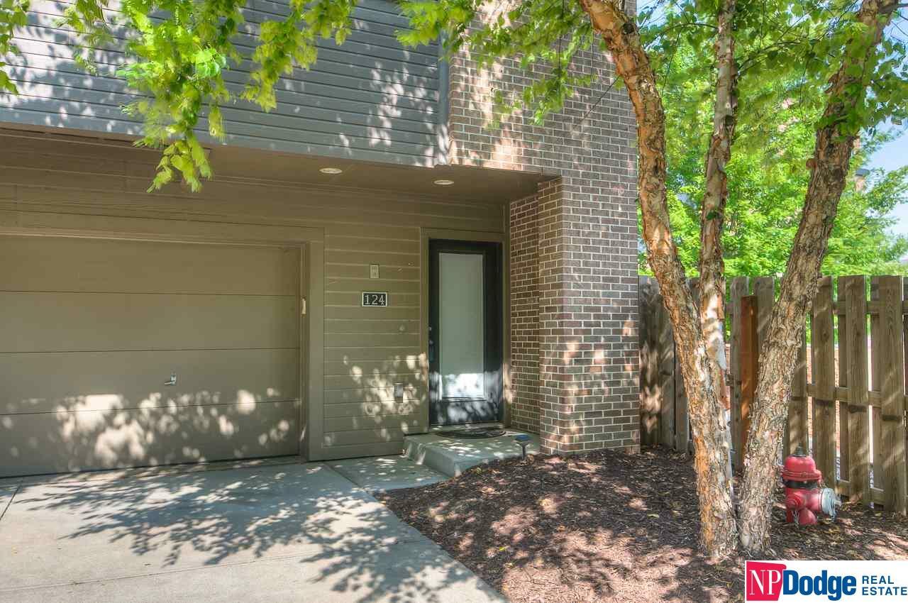 Property Photo:  124 Dundee Ridge  NE 68132-0000 