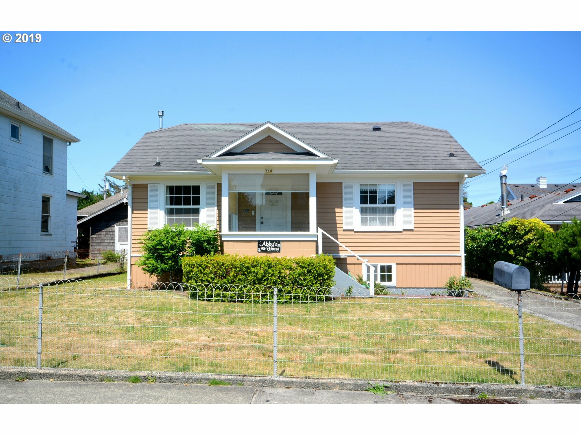 Property Photo: 310 10th Ave OR 97138