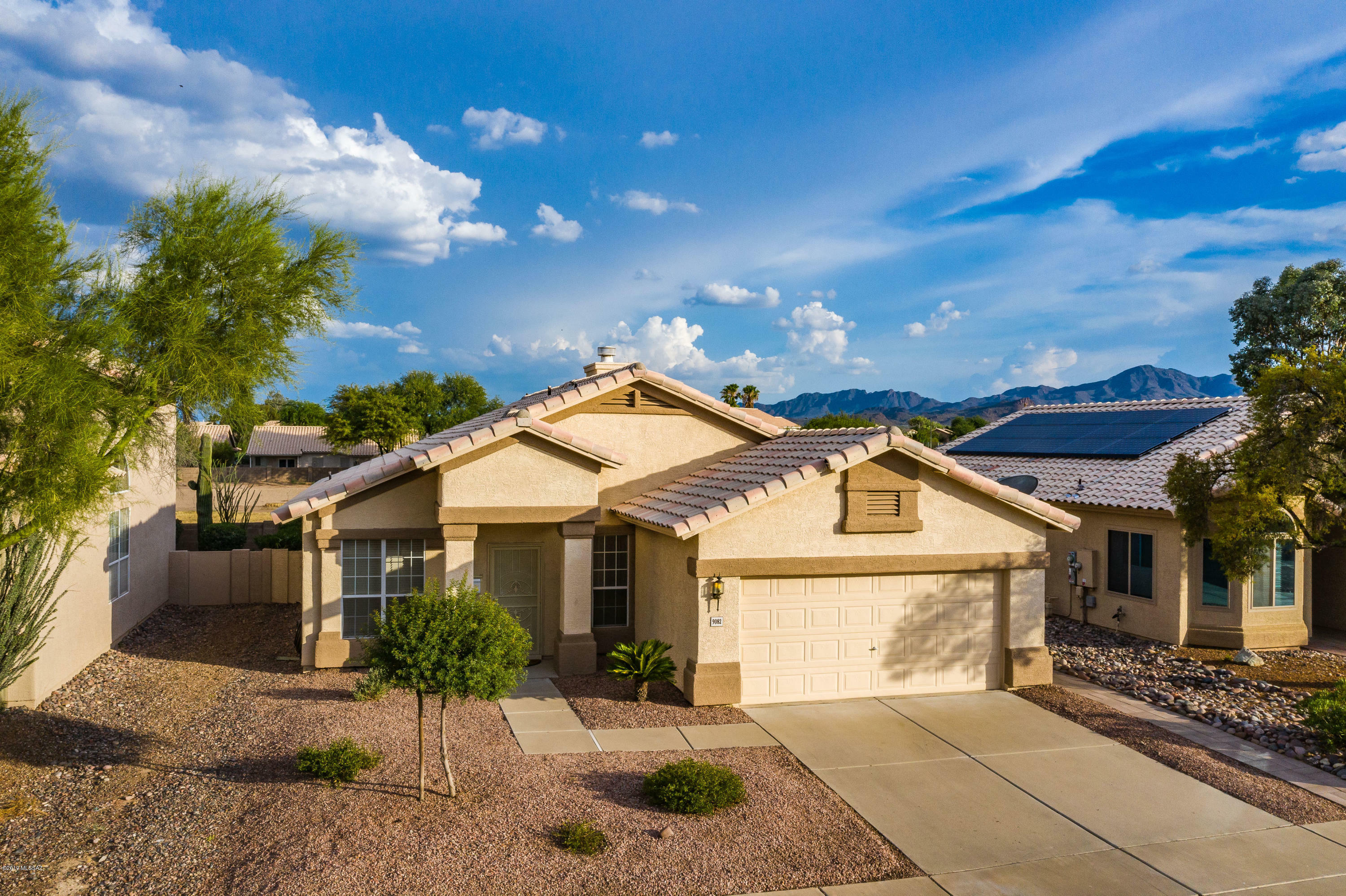 Property Photo:  9082 N Safflower Lane  AZ 85743 