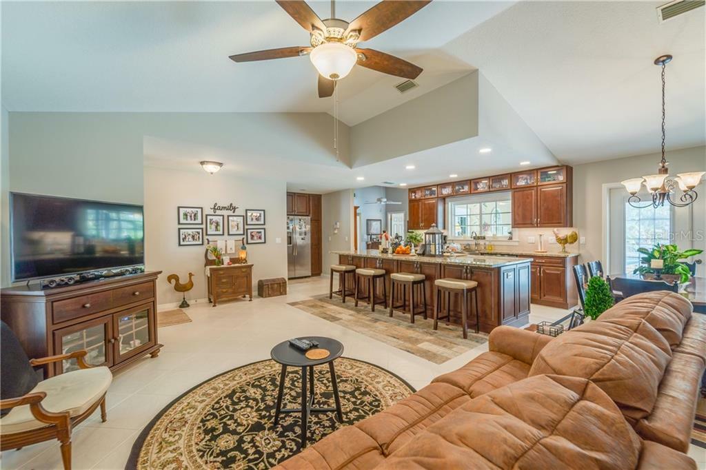 Property Photo:  7105 Queen Palm Circle  FL 34243 