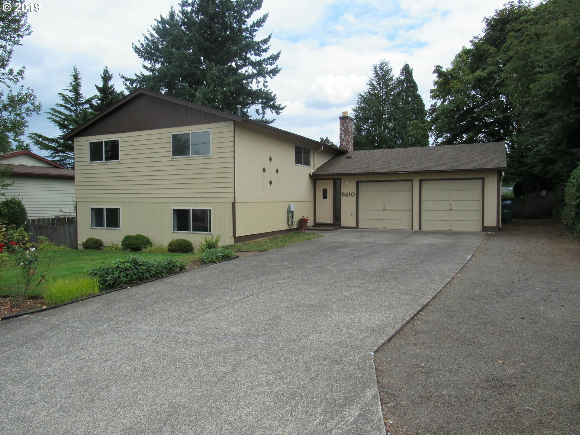 Property Photo:  5410 SE Oetkin Rd  OR 97267 