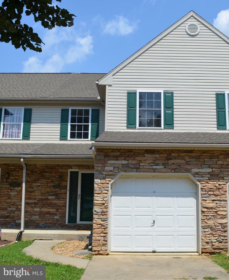 Property Photo:  1549 Pinewind Drive  PA 18011 