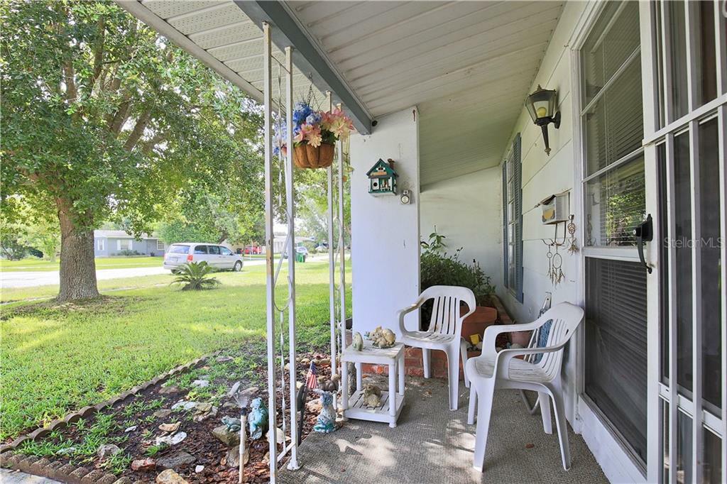 Property Photo:  1468 E Lombardy Drive  FL 32725 