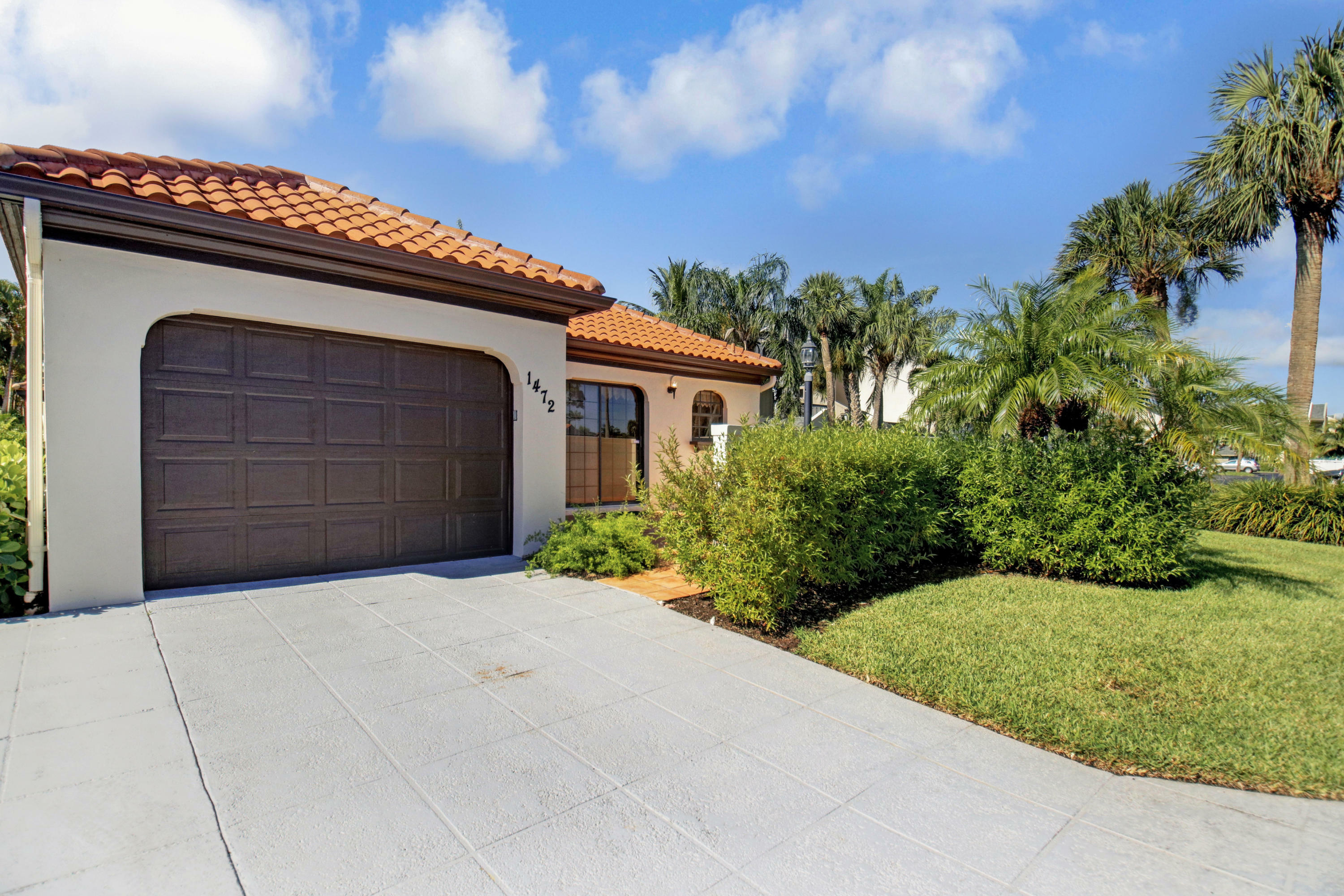 Property Photo: 1472 Via Cameron FL 33477