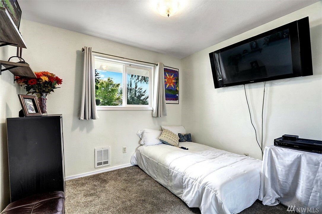 Property Photo: 1511 Fulton St WA 98201
