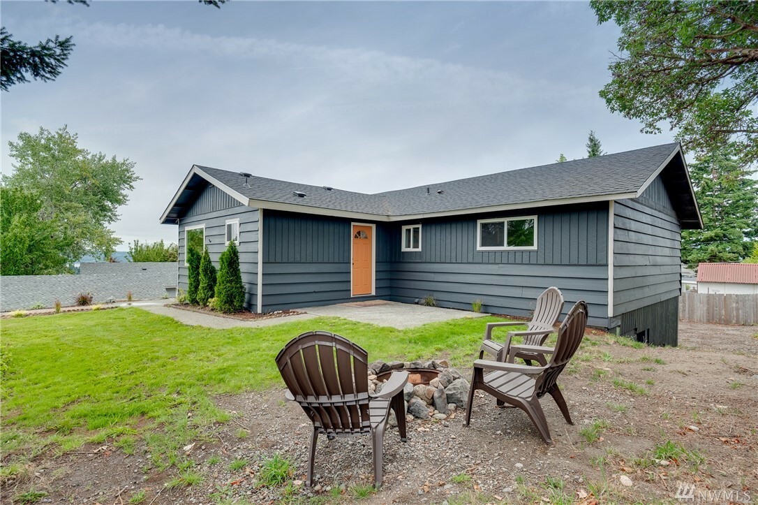 Property Photo:  2711 Wheaton Wy  WA 98310 