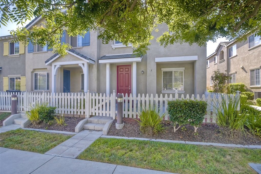 Property Photo:  1440 Water Lily Dr 5  CA 91913 