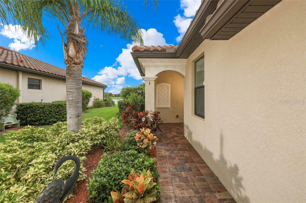 Property Photo: 6628 Candlestick Drive FL 34212
