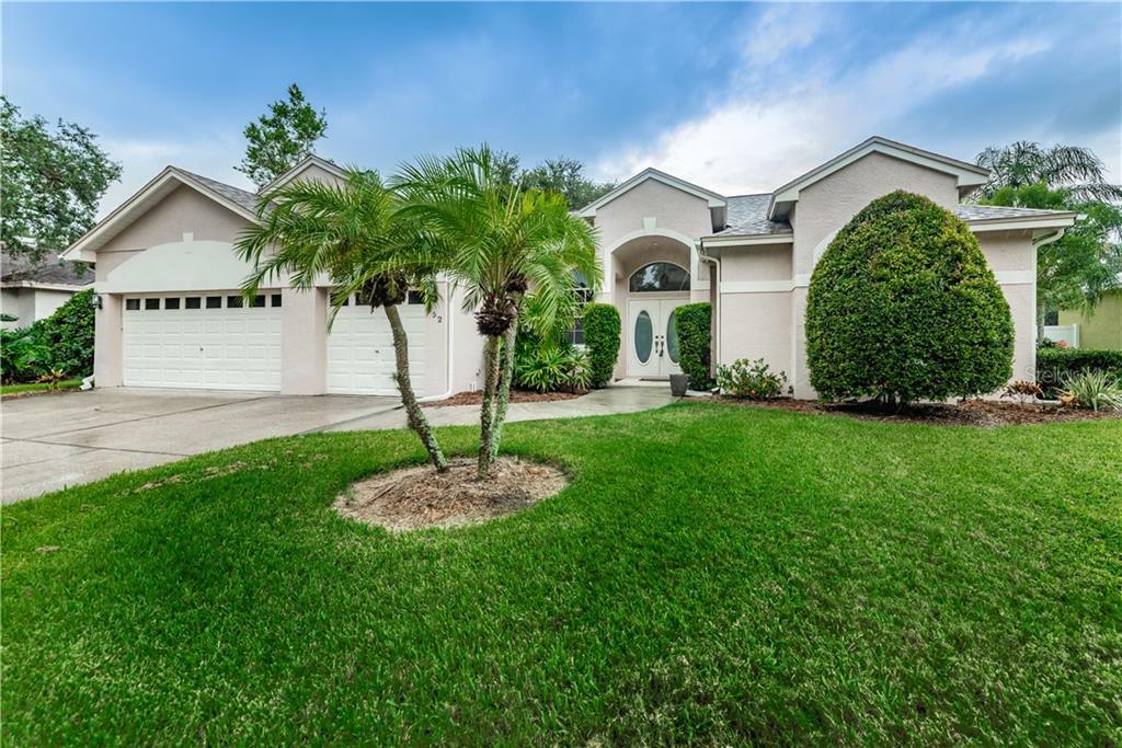 Property Photo:  952 Oakview Road  FL 34689 